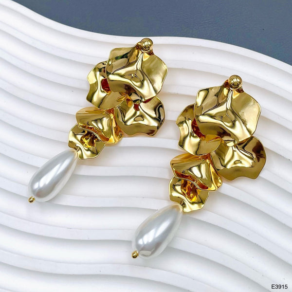 Dented Leaf White 18K Gold Pearl Anti Tarnish Dangler Earring Bulk Main image