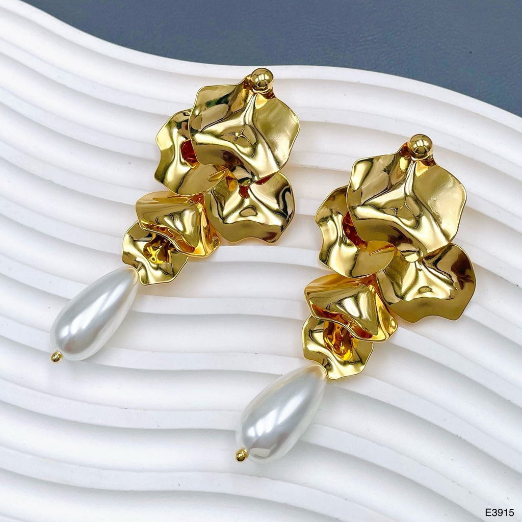 Dented Leaf White 18K Gold Pearl Anti Tarnish Dangler Earring Bulk