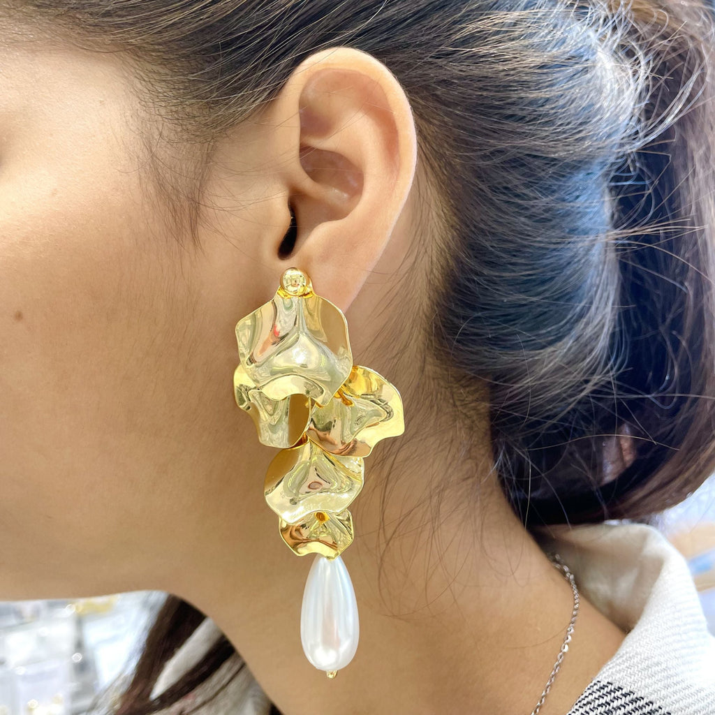 Dented Leaf White 18K Gold Pearl Anti Tarnish Dangler Earring Bulk