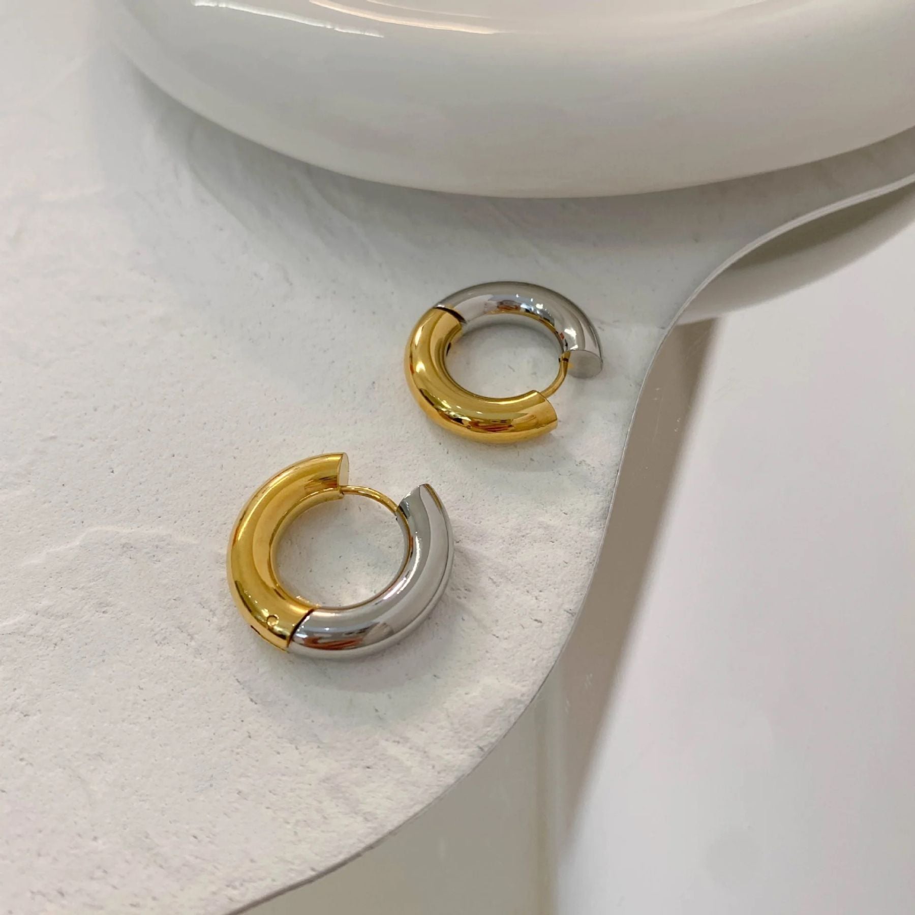 Two Tone Round 18K Gold Silver Anti Tarnish Hoop Earring Women Bulk