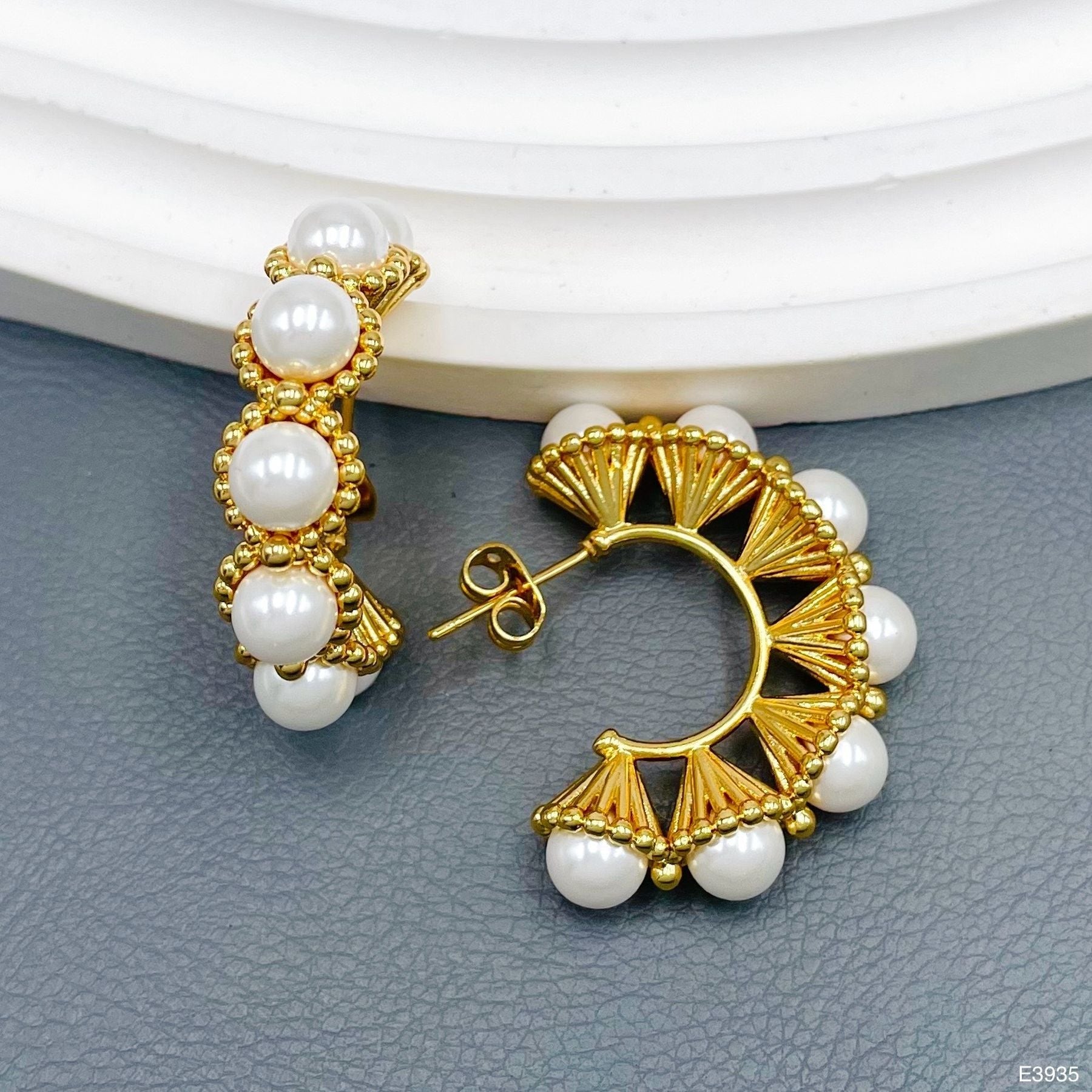 3D White 18K Gold Pearl Anti Tarnish Hoop Earring For Women Bulk