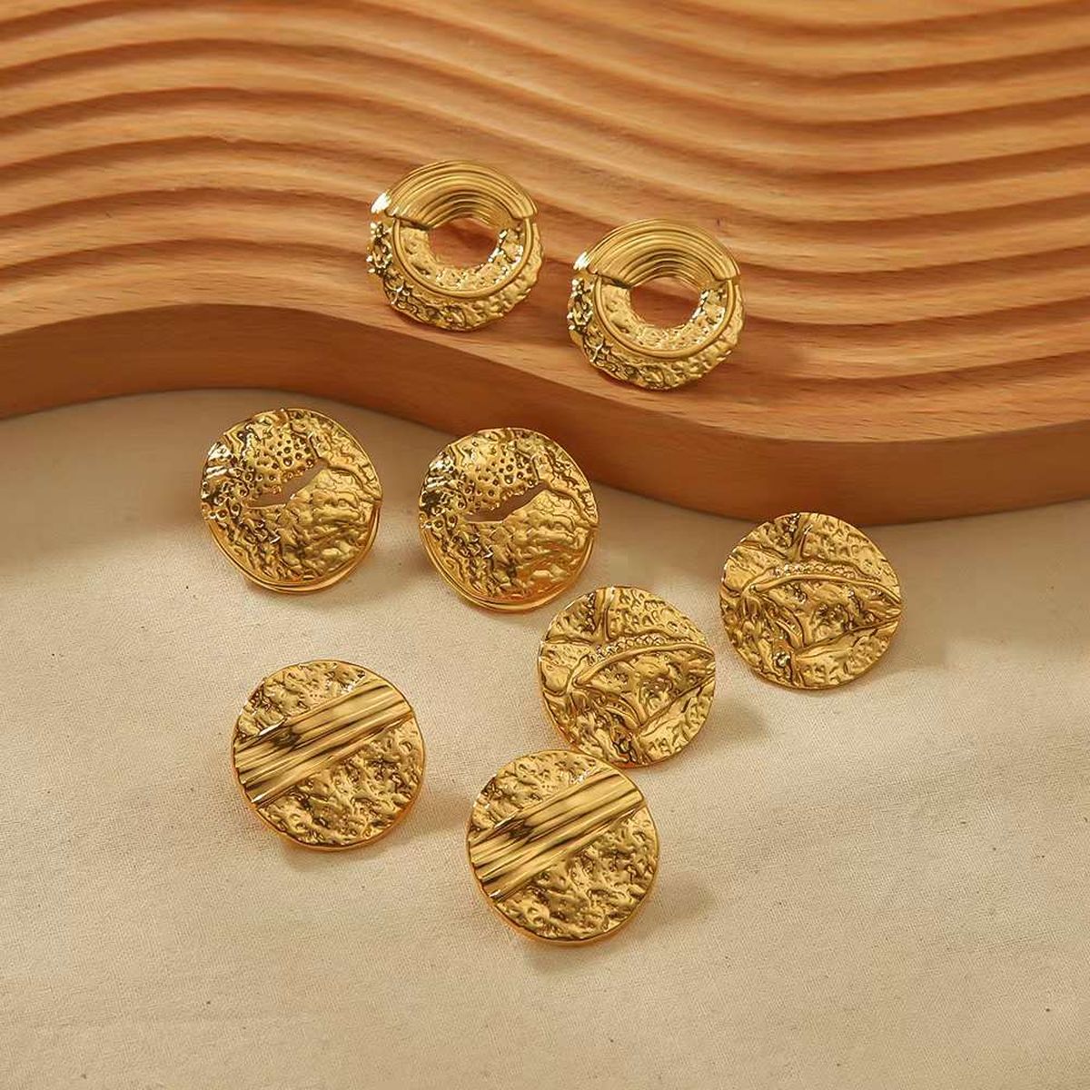 Dented Disc Round 18K Gold Anti Tarnish Stud Earring For Women Bulk Main image