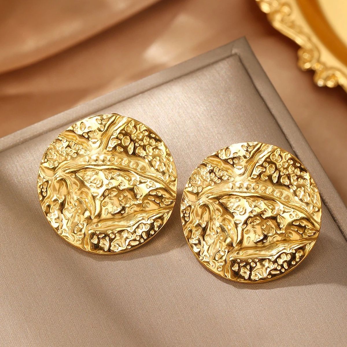 Glossy Dented 18K Gold Stainless Steel Anti Tarnish Stud Earring Bulk