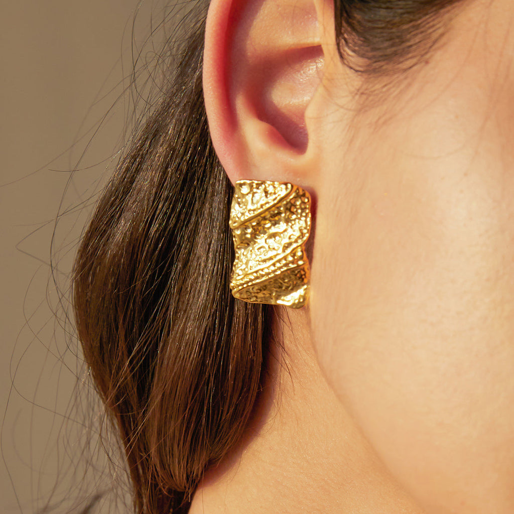 Dented Disc Round 18K Gold Anti Tarnish Stud Earring For Women Bulk