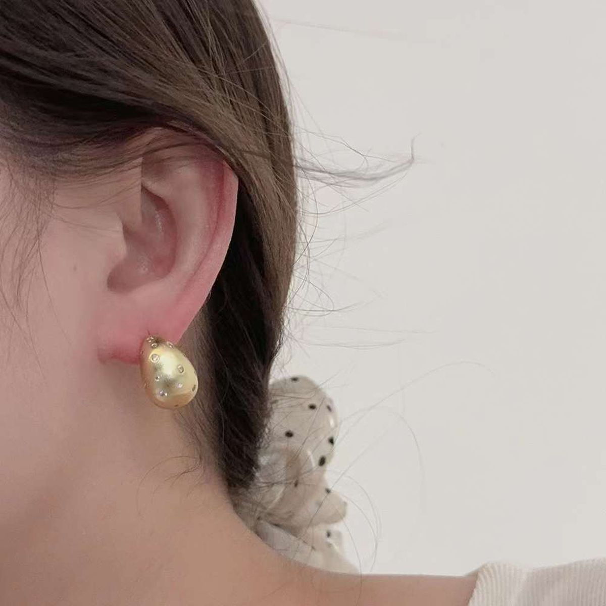 Small Paisley 18K Gold Cubic Zirconia Anti Tarnish Stud Earring Bulk Secondary image