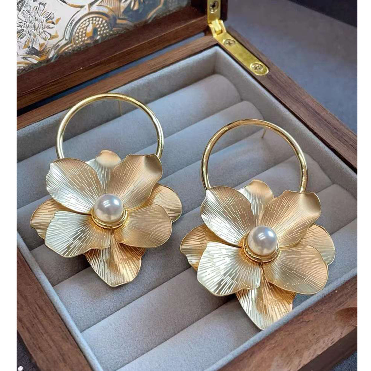 Flower 18K Gold Pearl Anti Tarnish Dangler Earring For Women Bulk Main image