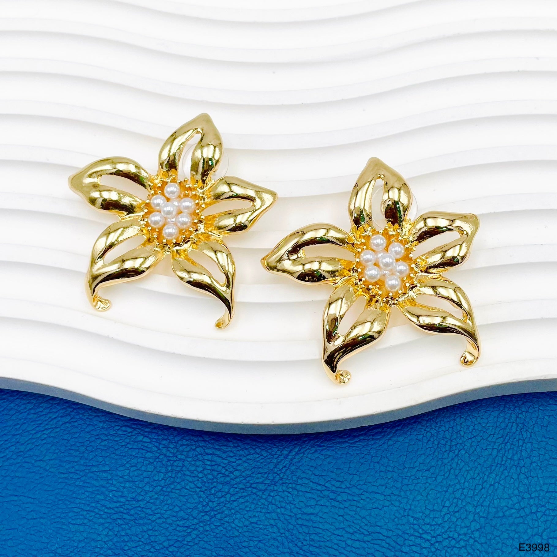 Flower Pearl 18K Gold Anti Tarnish Stud Earring For Women Bulk