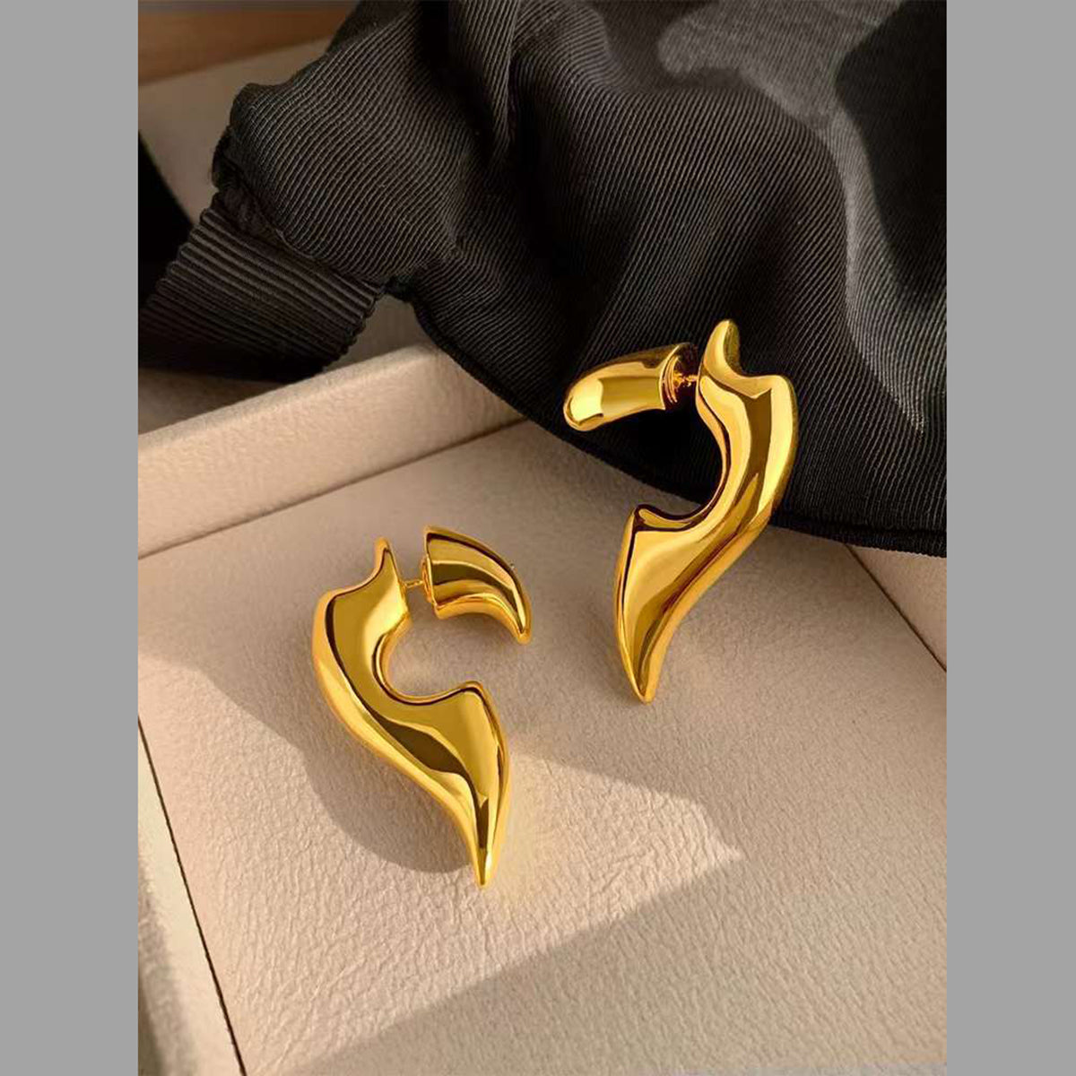 Solid 18K Gold Anti Tarnish Question Earring For Women Bulk
