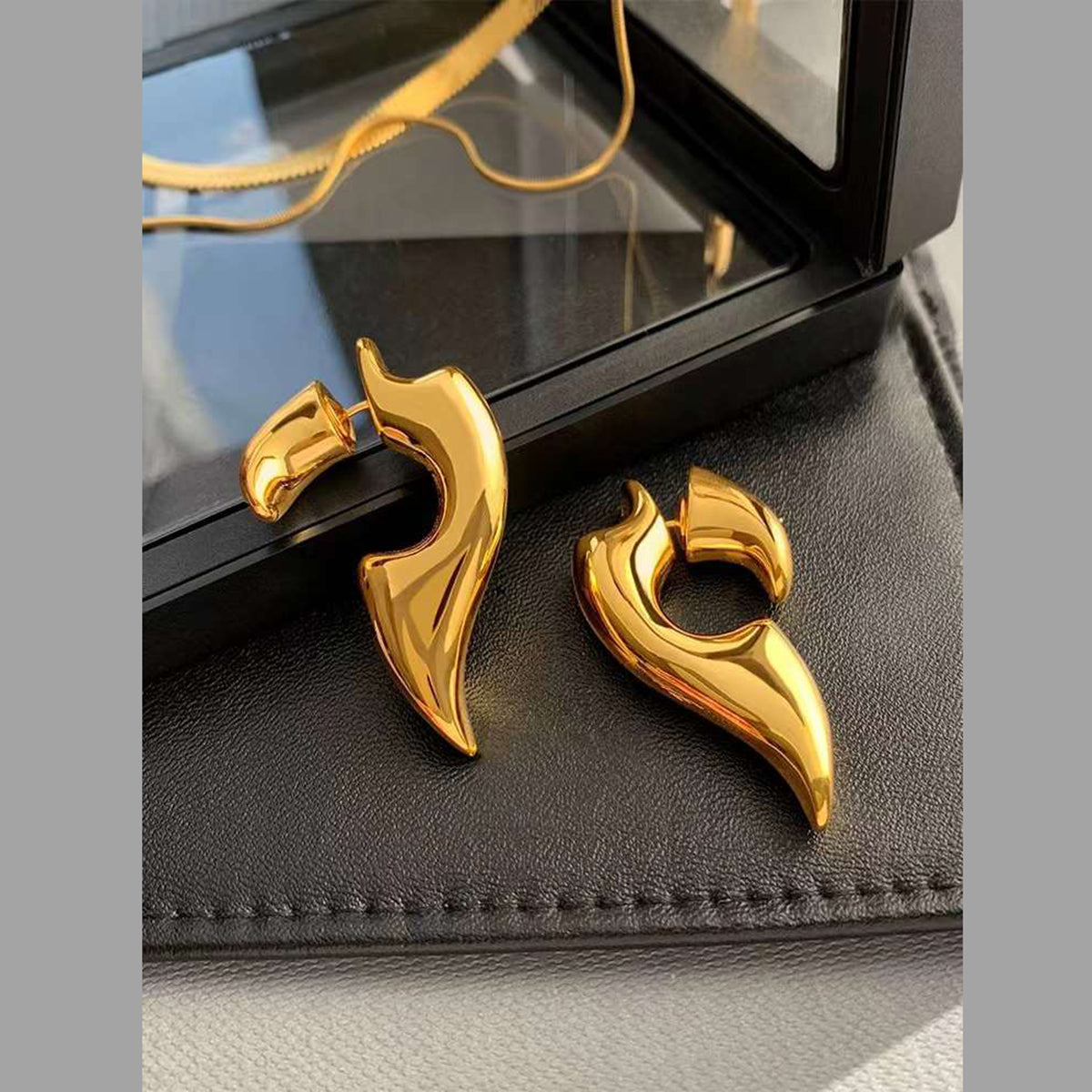 Solid 18K Gold Anti Tarnish Question Earring For Women Bulk
