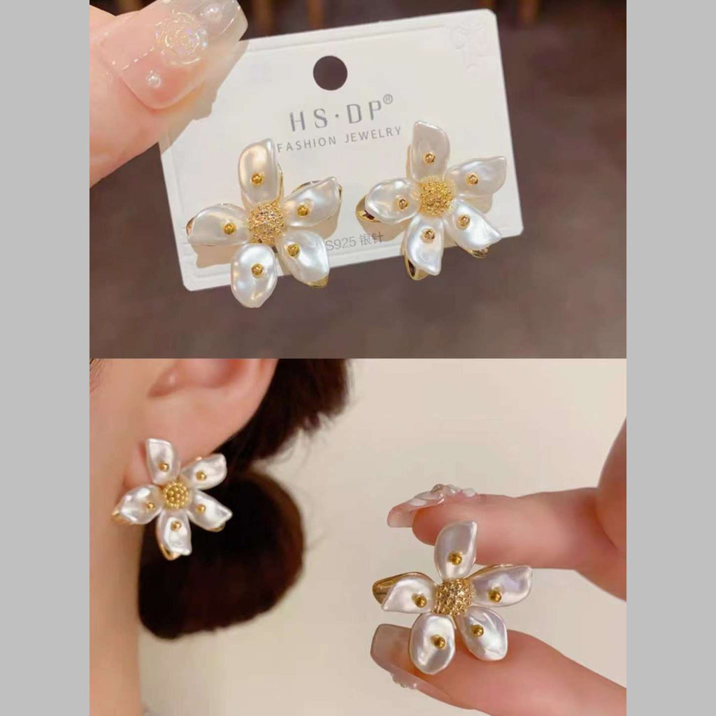 Flower White 18K Gold Mother Of Pearl Anti Tarnish Stud Earring Bulk