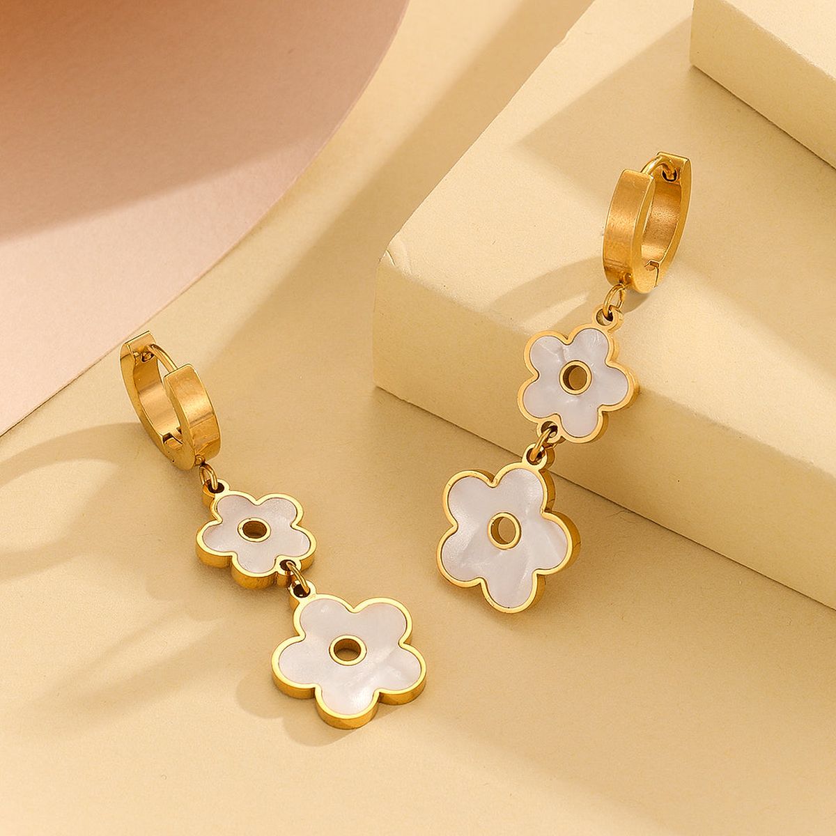 Clover Flower Mother Of Pearl White 18K Gold Stainless Steel Anti Tarnish Dangler Earring For Women Main image