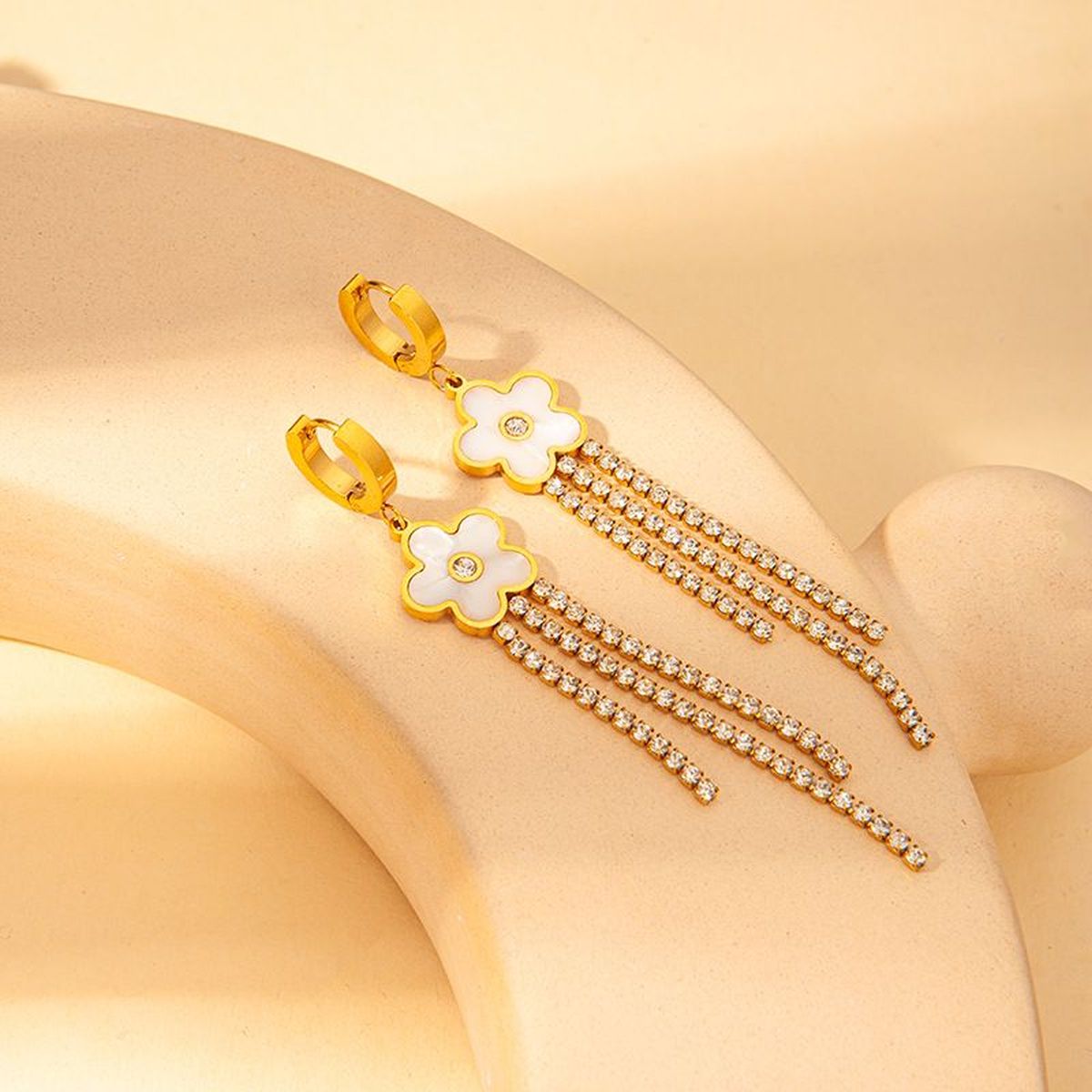 Clover Flower Solitaire Cubic Zirconia Mother Of Pearl White 18K Gold Stainless Steel Anti Tarnish Dangler Tassel Earring For Women Main image