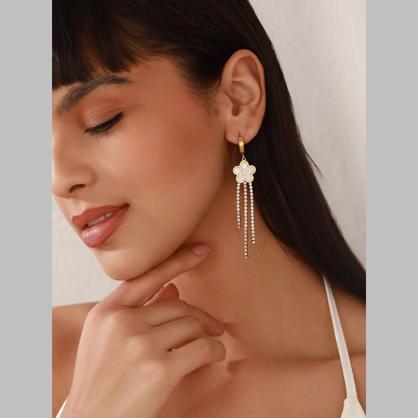 Clover Flower Solitaire Cubic Zirconia Mother Of Pearl White 18K Gold Stainless Steel Anti Tarnish Dangler Tassel Earring For Women Secondary image