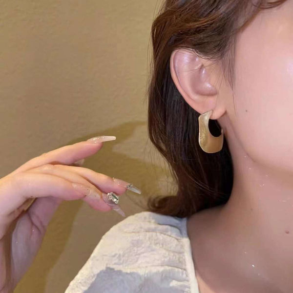 Wave Crescent 18K Gold Anti Tarnish Dangler Hoop Earring Women Bulk Secondary image