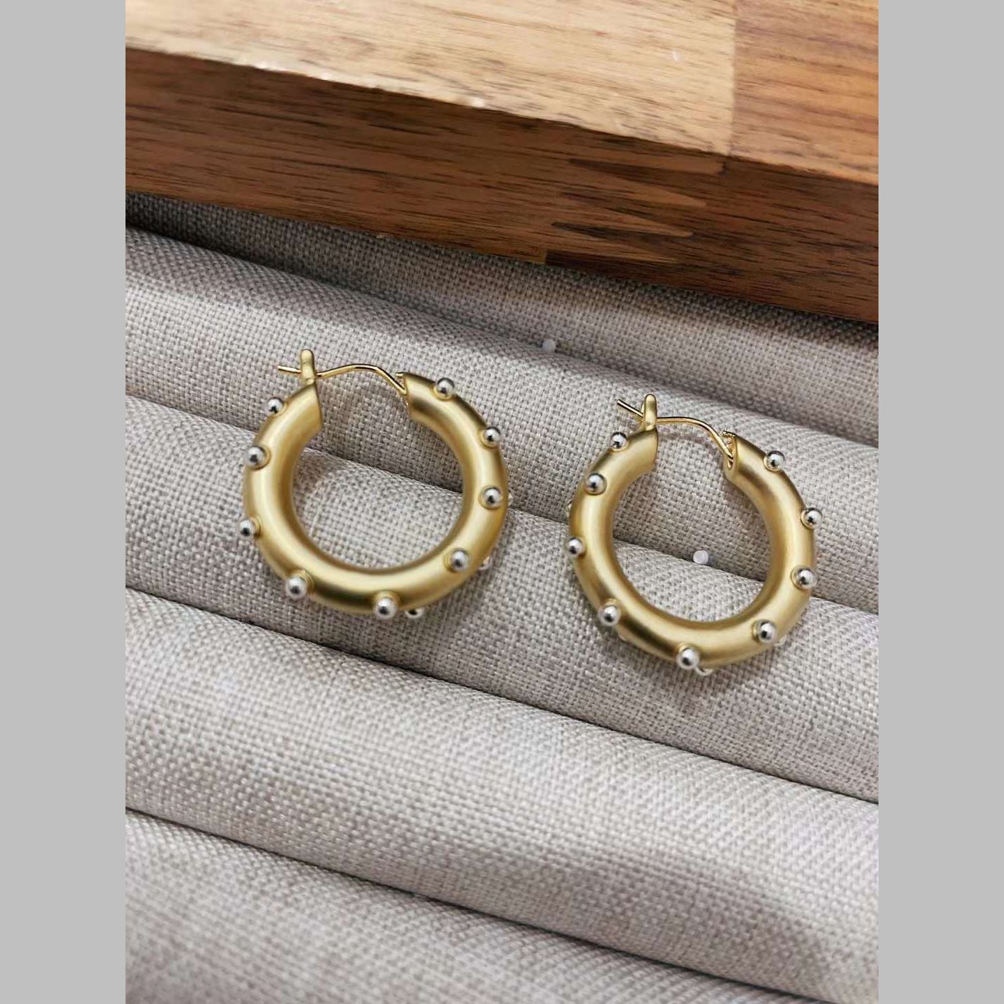 Oval Studded Pearl 18K Gold Anti Tarnish Hoop Earring For Women Bulk