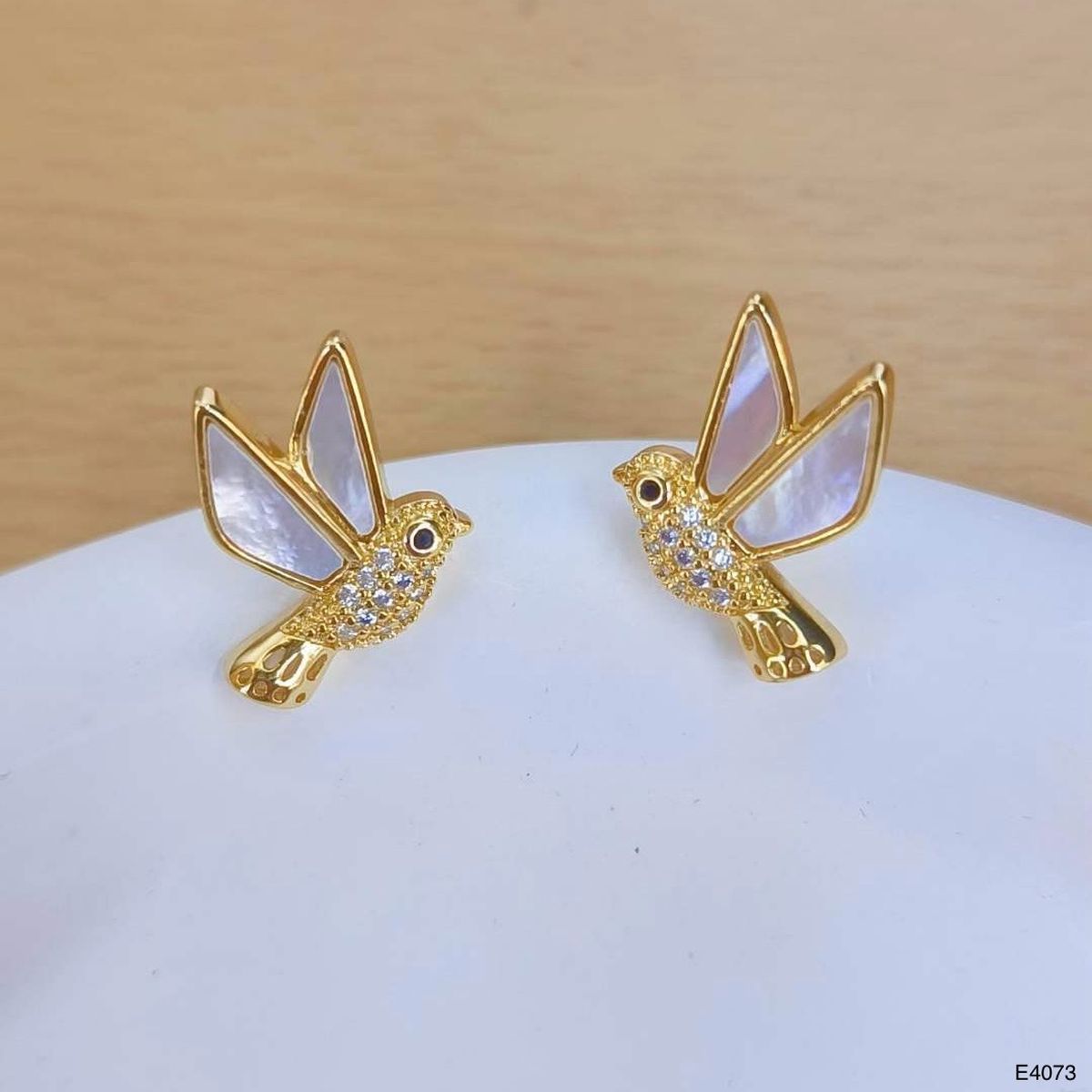 Flying Bird Cubic Zirconia Mother Of Pearl White 18K Gold Anti Tarnish Stud Earring For Women Main image