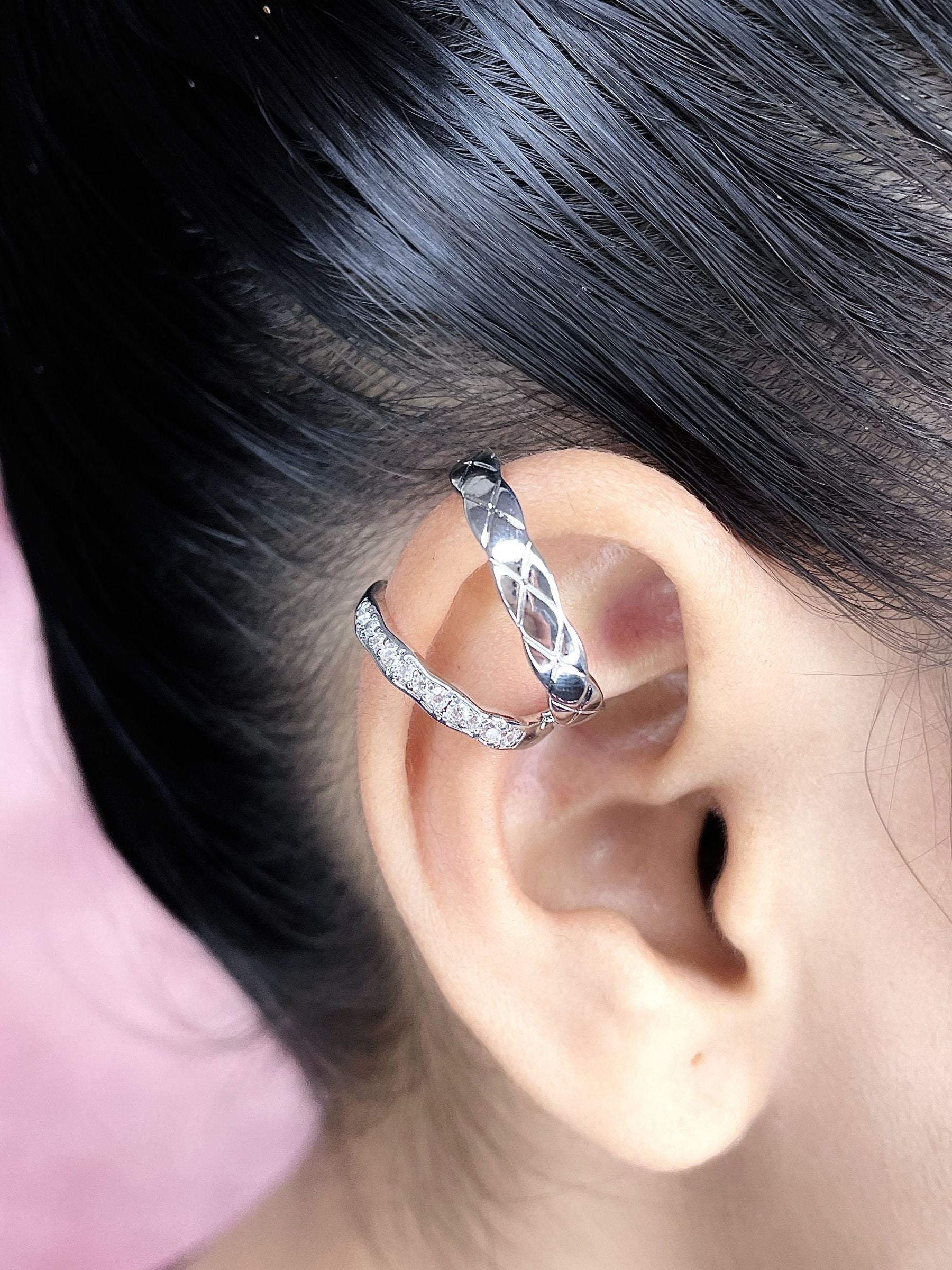 Cross Over Wave Surface Cubic Zirconia 18K Gold Anti Tarnish Single Ear Cuff Earring For Women Secondary image