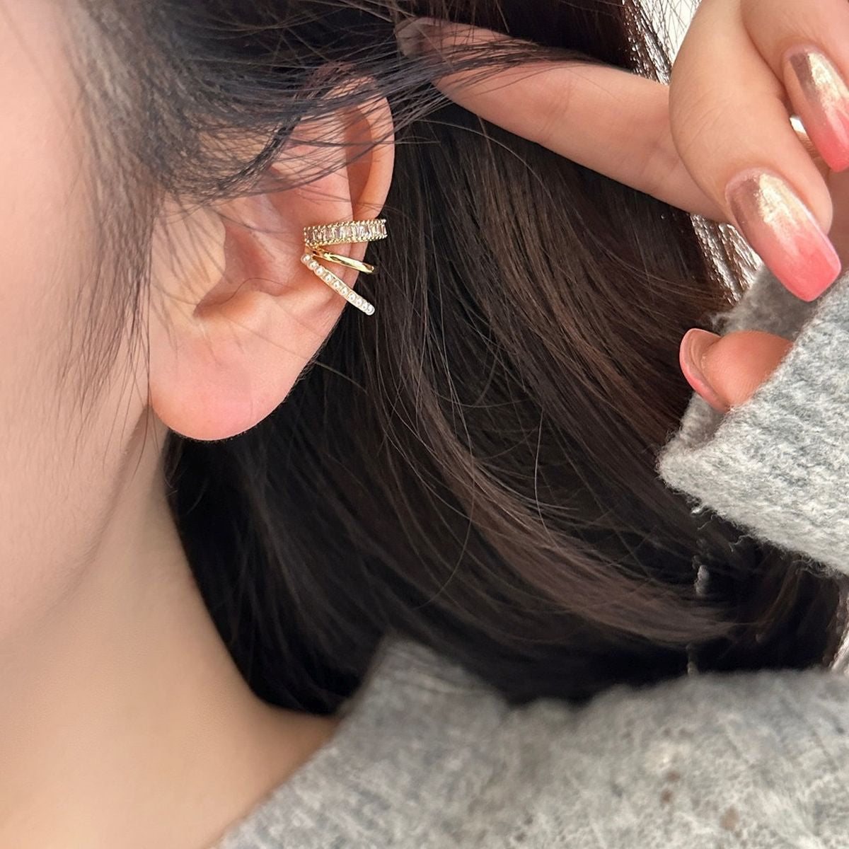 Baguette Pearl Surface Cubic Zirconia 18K Gold Anti Tarnish Single Ear Cuff Earring For Women Main image