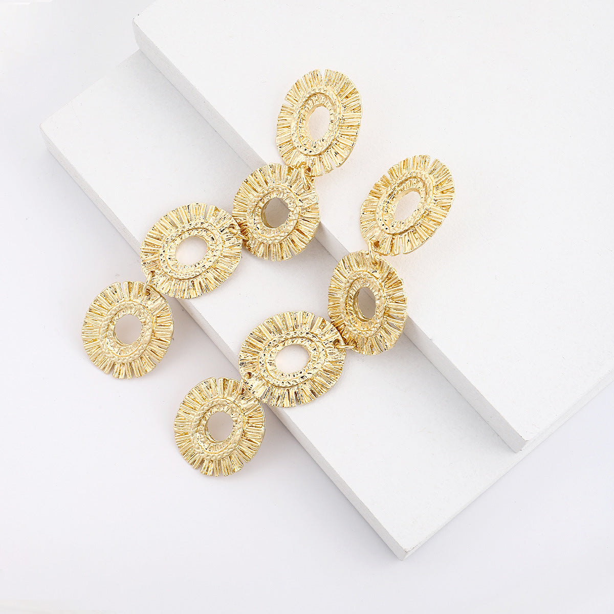 Beaten Finish Round Link 18K Gold Tassel Dangler Earring Women Bulk Main image