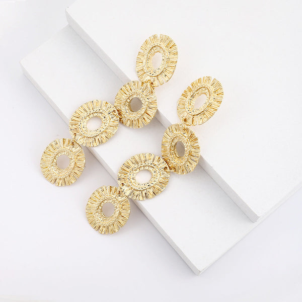 Beaten Finish Round Link 18K Gold Tassel Dangler Earring Women Bulk Main image
