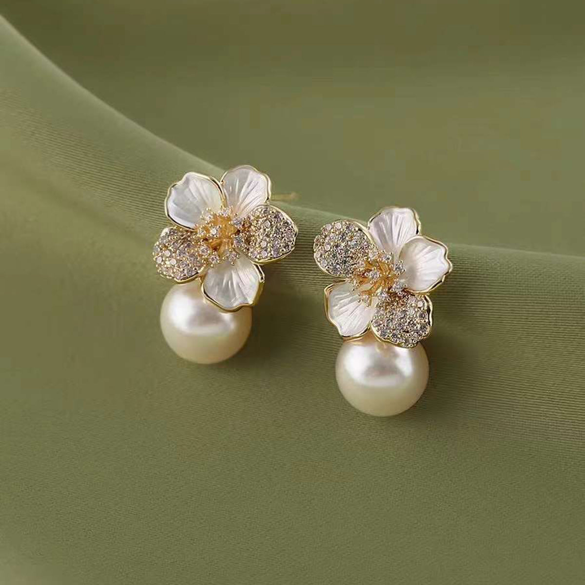 Flower CZ Pearl 18K Gold White Anti Tarnish Stud Earring Bulk Main image