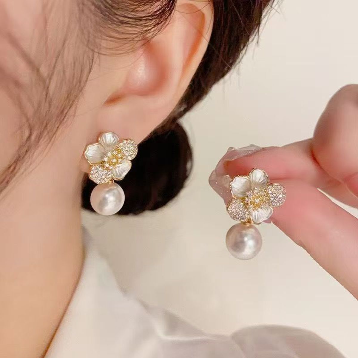Flower CZ Pearl 18K Gold White Anti Tarnish Stud Earring Bulk Secondary image