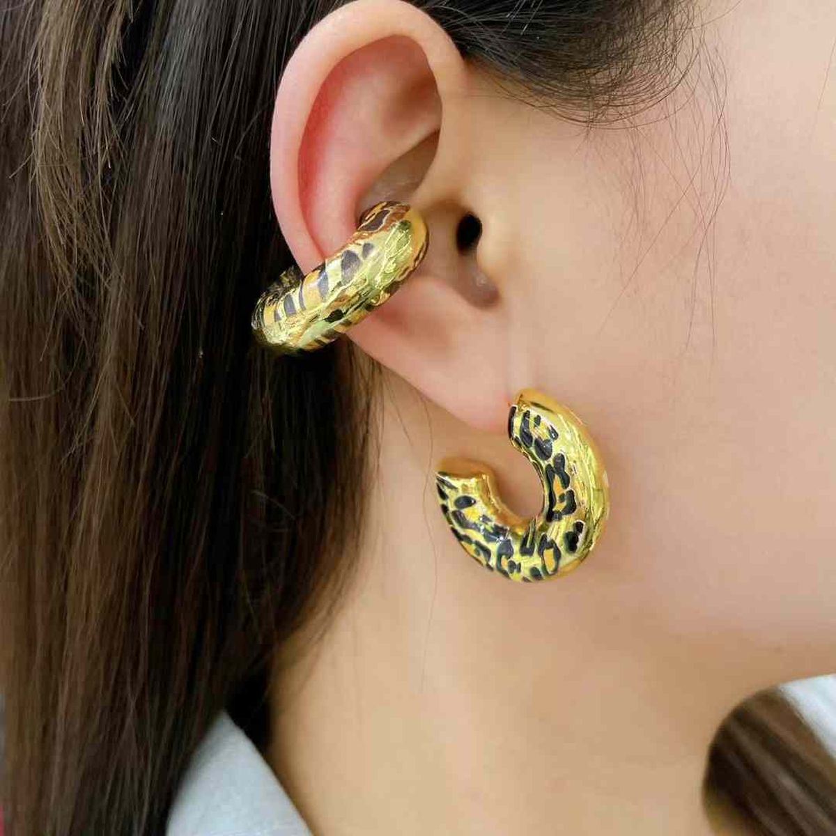 Tiger Stripe Enamel 18K Gold Black Anti Tarnish Hoop Earring Bulk Secondary image