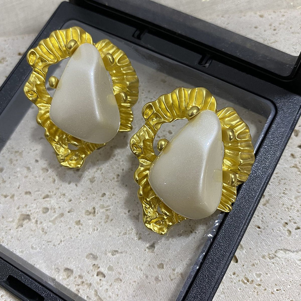 Triangle Freshwater Baroque Pearl 18K Gold White Stud Earring Bulk