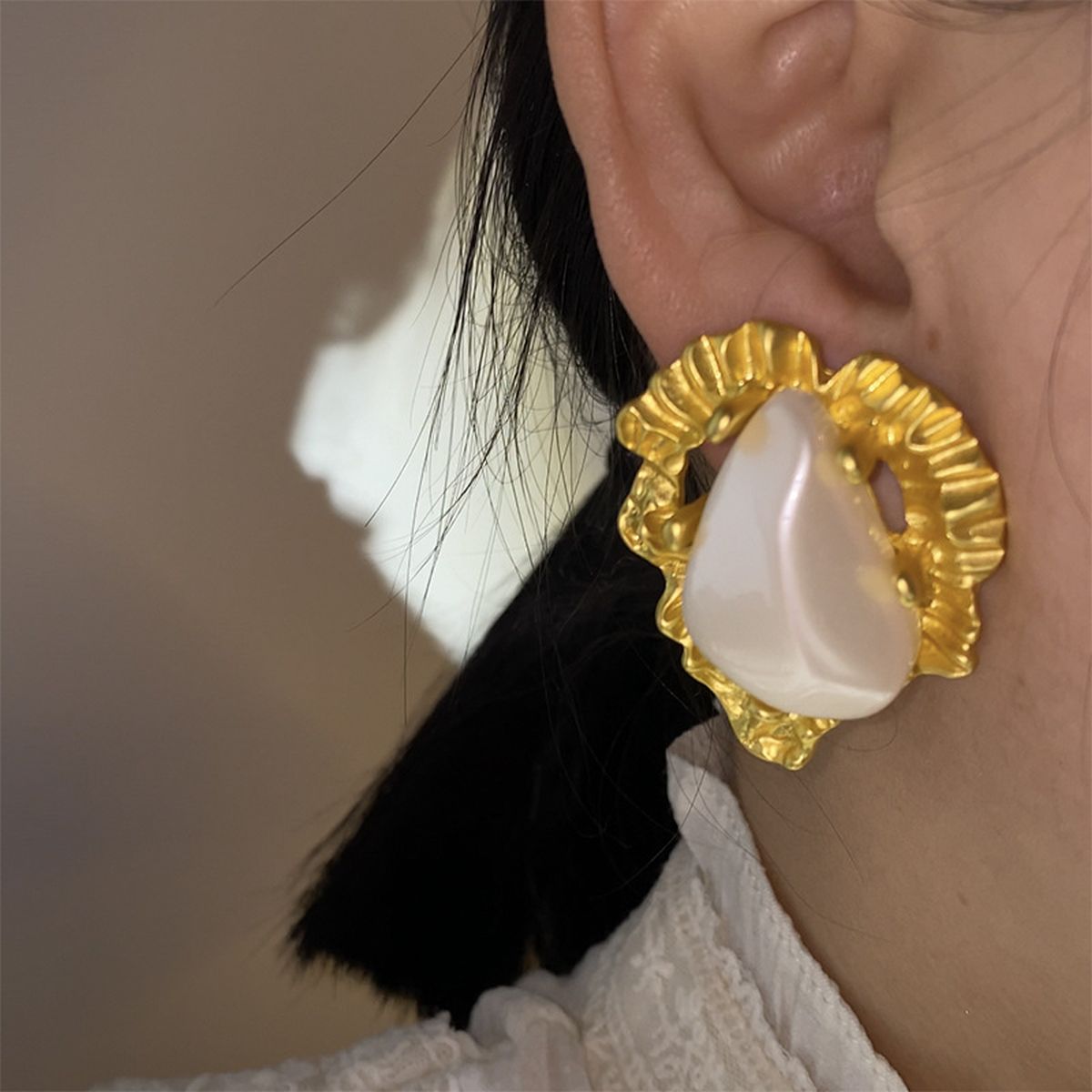 Triangle Freshwater Baroque Pearl 18K Gold White Stud Earring Bulk