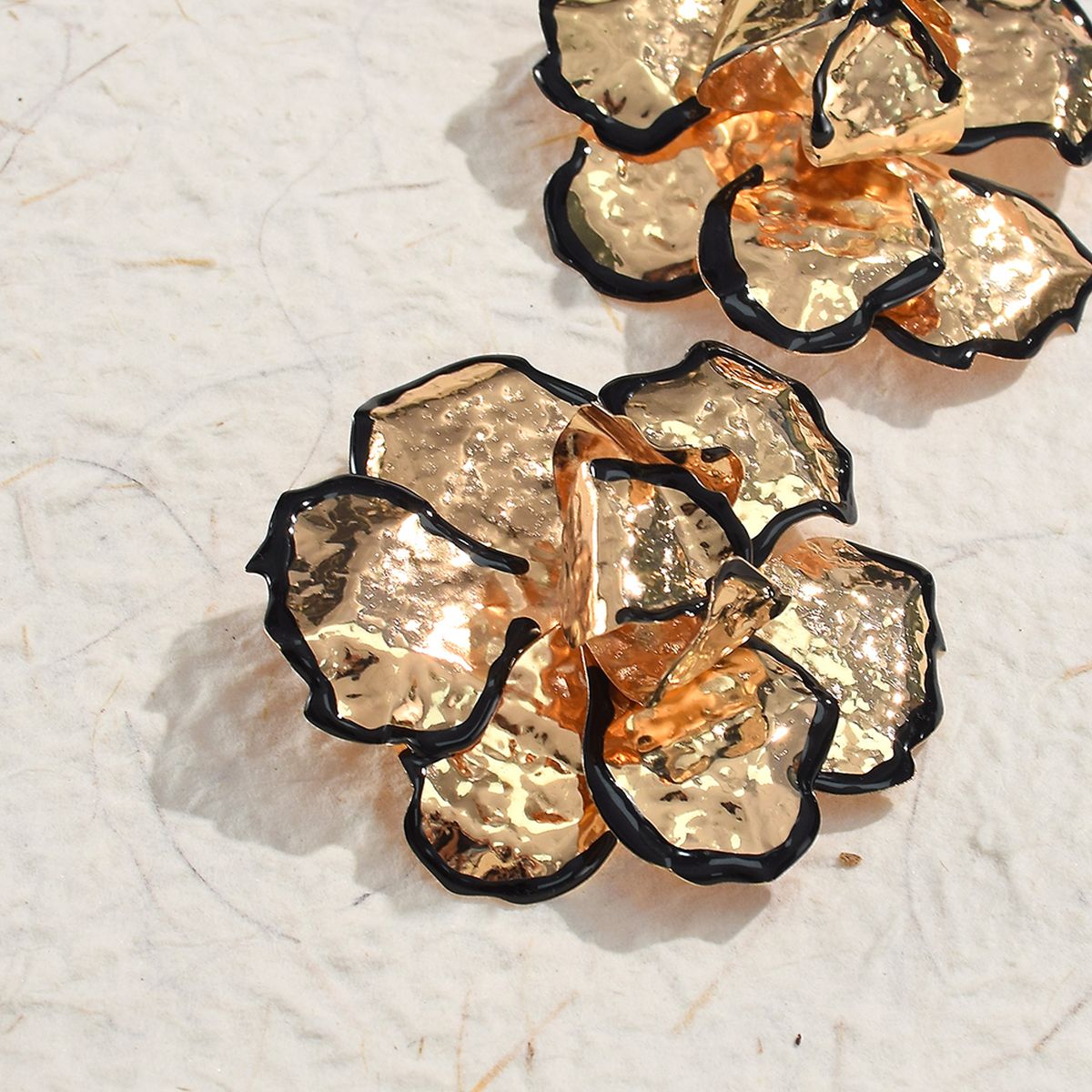 Beaten Finish Flower 18K Gold Black Stud Earring For Women Bulk
