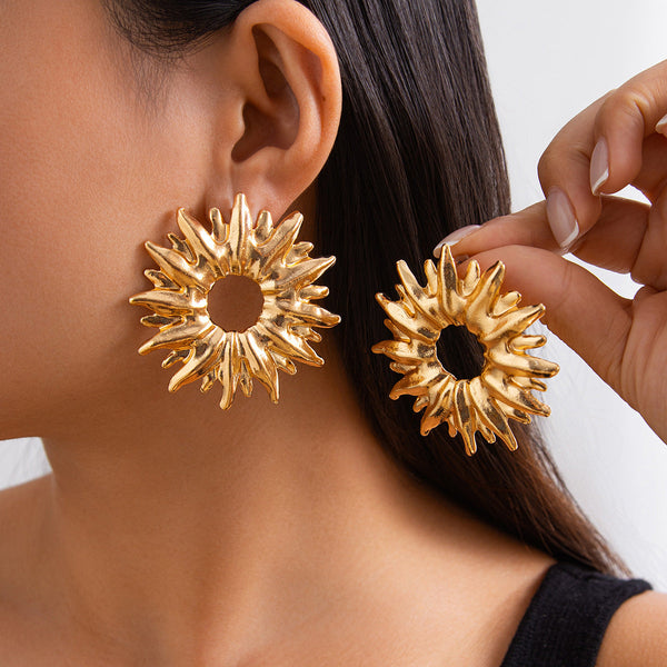 Daisy Flower 18K Gold Stud Earring For Women Bulk Secondary image