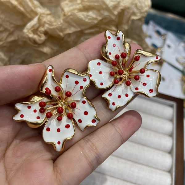 White Red Flower Gold Plated Enamel Alloy Stud Earrings For Women Main image