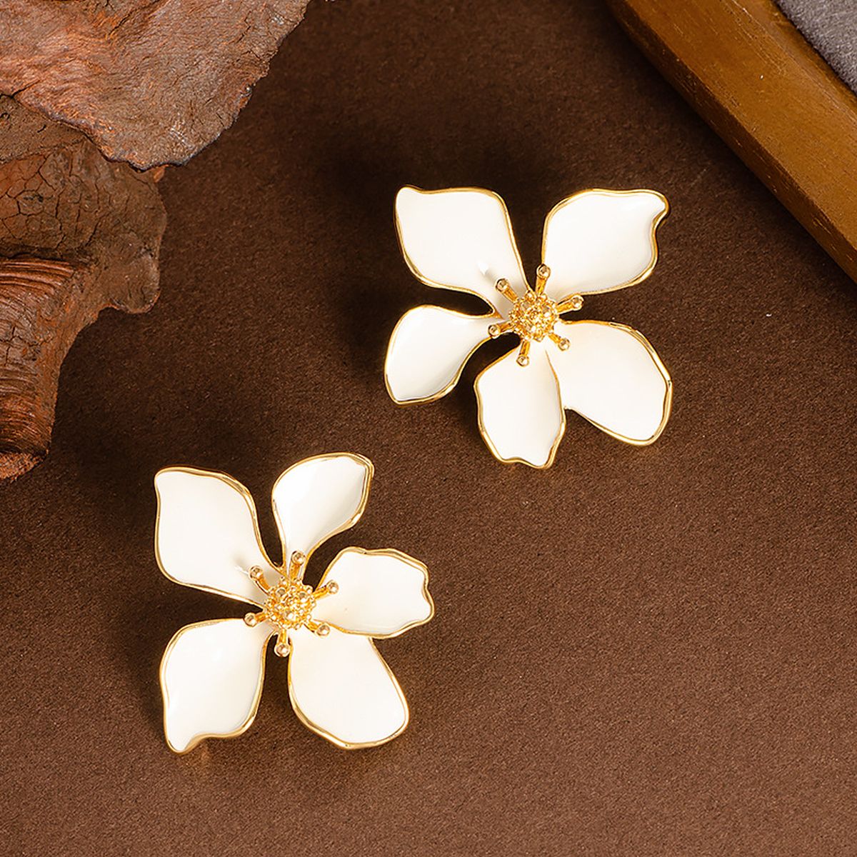 Flower Enamel 18K Gold White Anti Tarnish Stud Earring For Women Bulk Secondary image