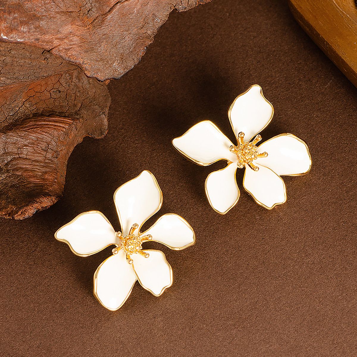 Flower Enamel 18K Gold White Anti Tarnish Stud Earring For Women Bulk