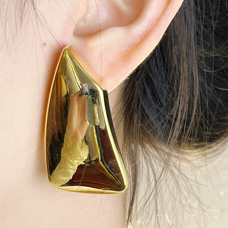 Geometric Shape Glossy 18K Gold Dangler Earring For Women Bulk