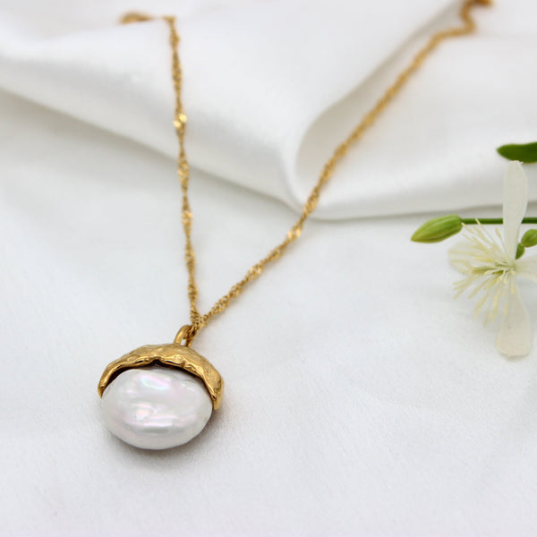 Luxe Mother Of Pearl White 18K Gold Stainless Steel Anti Tarnish Necklace For Women Main image