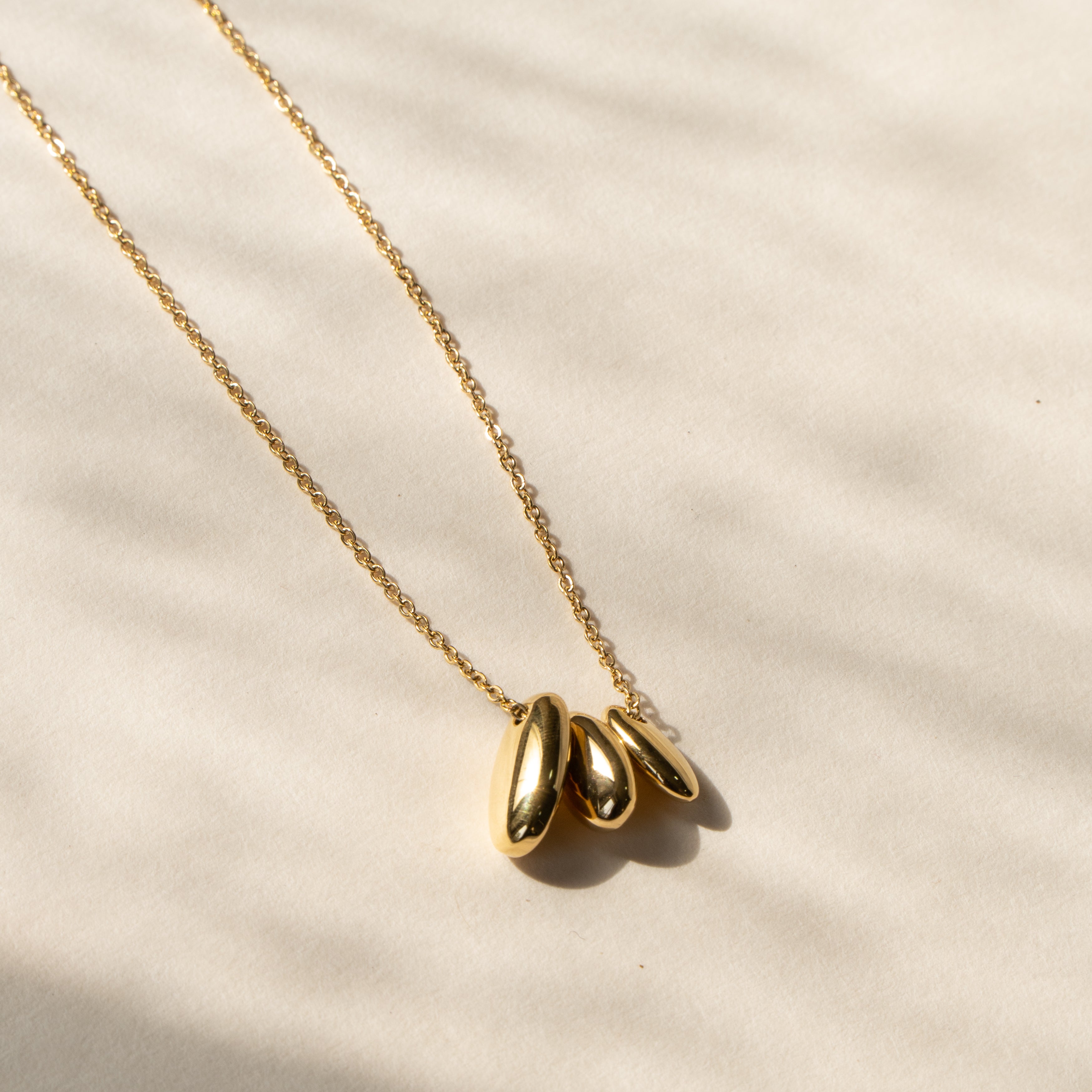 Tipple Oval 18K Gold Stainless Steel Anti Tarnish Necklace Pendant Chain For Women Main image