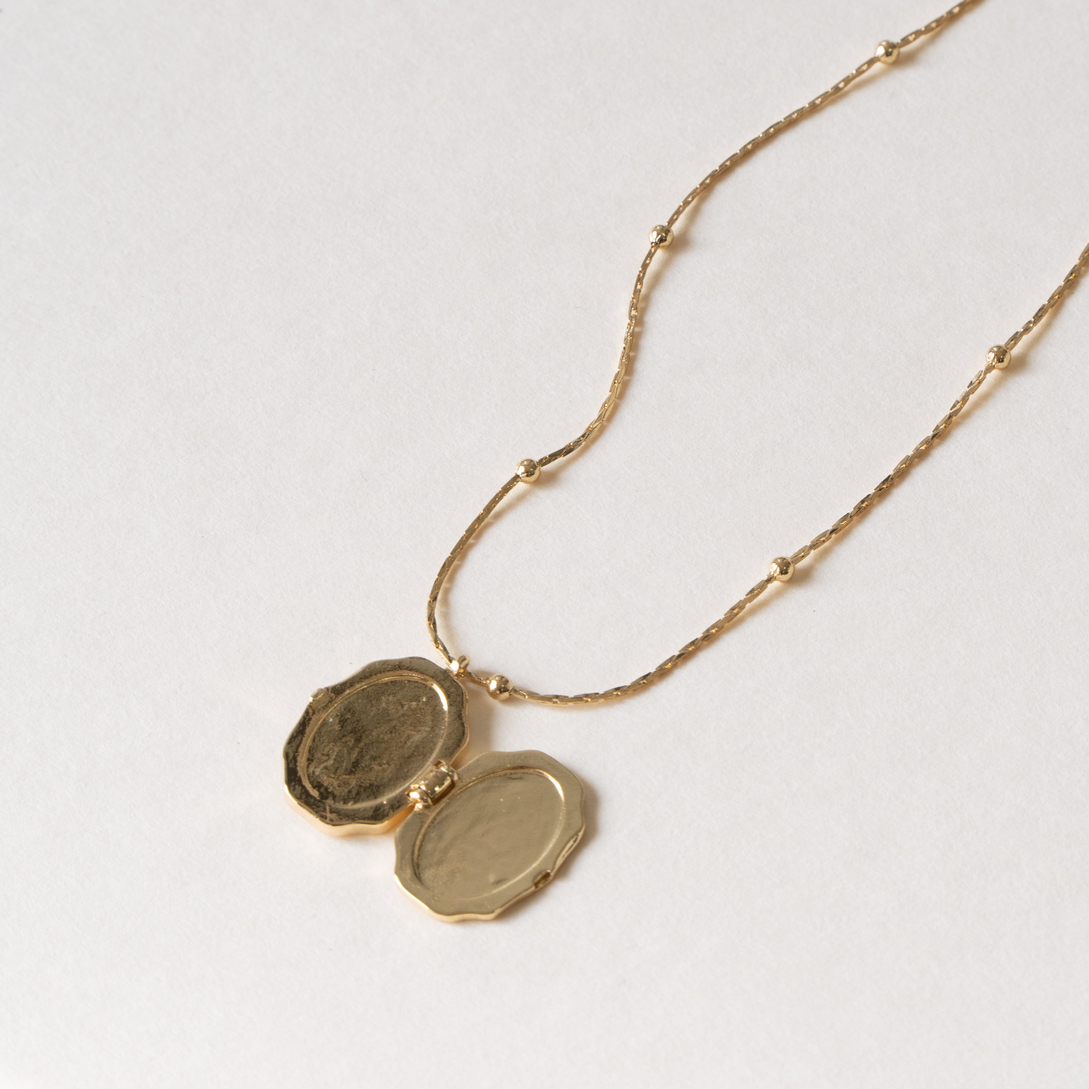 Butterfly Mother Of Pearl White 18K Gold Brass Anti Tarnish Necklace Pendant Chain For Women