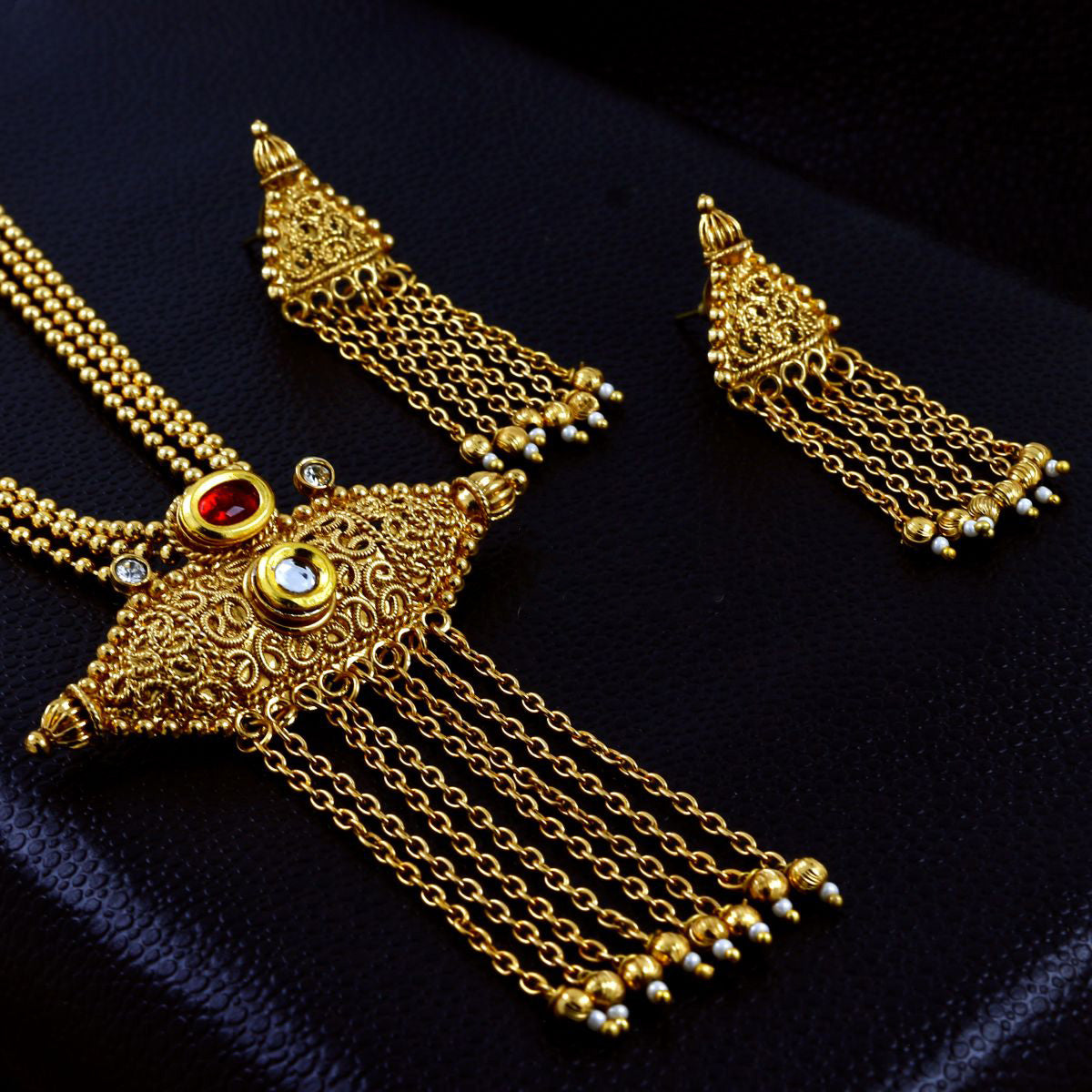 Temple Antique Kundan Red Pearl 22K Gold Earring Necklace Set