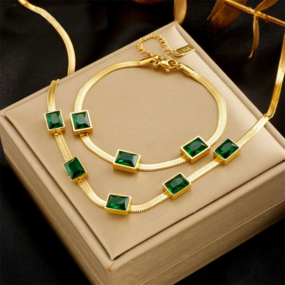 Three Emerald Green Snake 18K Gold Anti Tarnish Stainless Steel Necklace for Women Main image