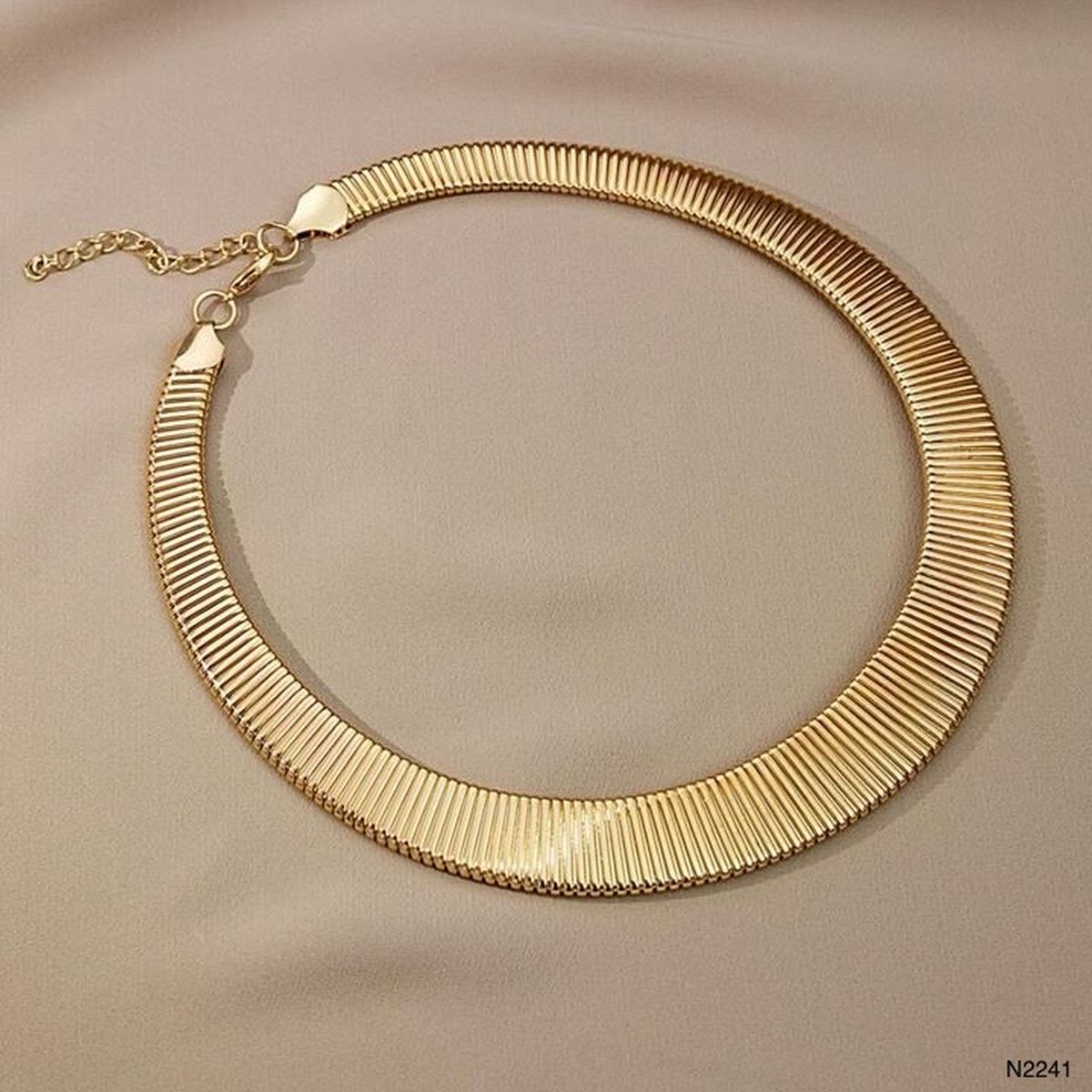 Snake 18K Gold Anti Tarnish Choker Hasli Necklace For Women Bulk
