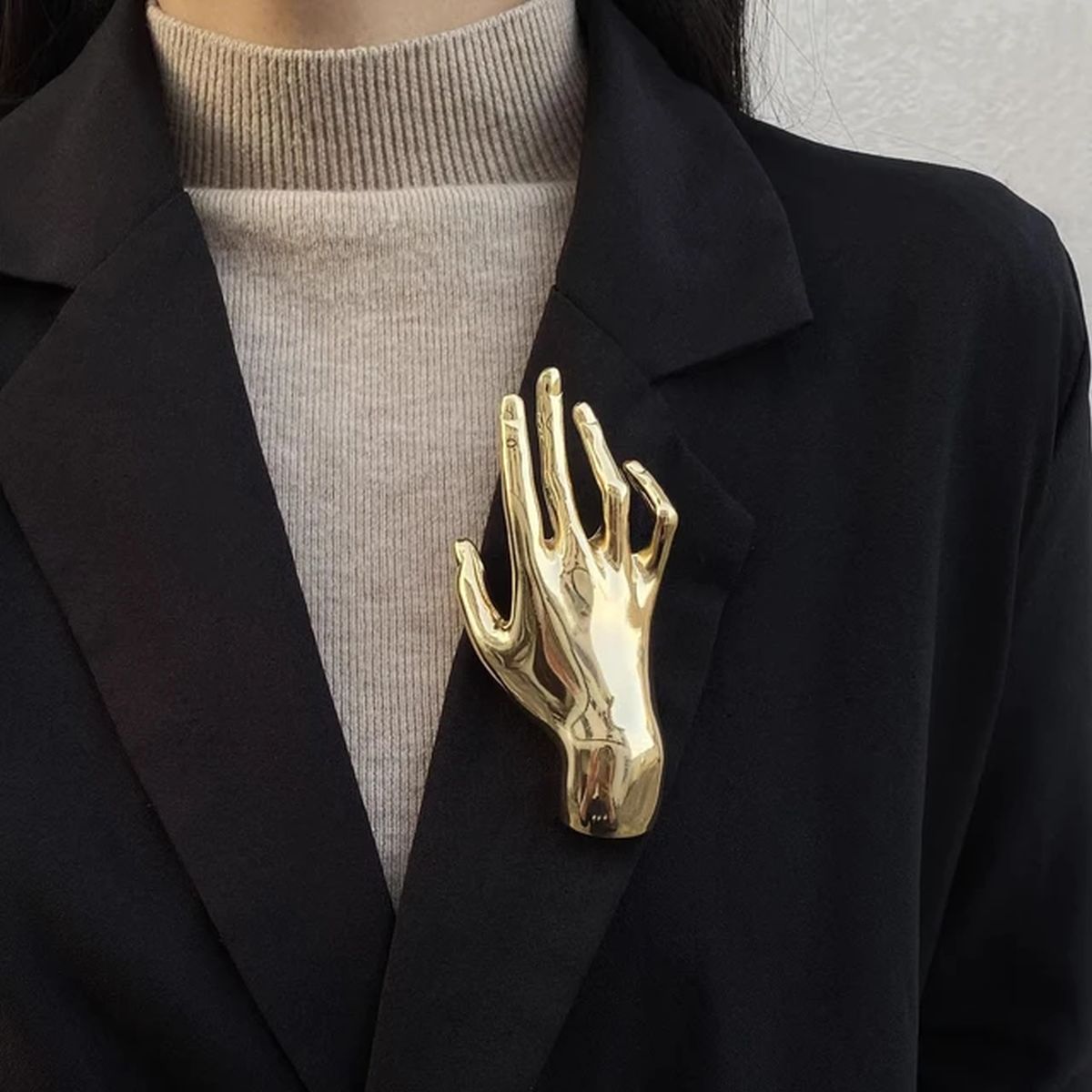 Glossy Hand 18K Gold Anti Tarnish Brooch For Women Bulk Secondary image