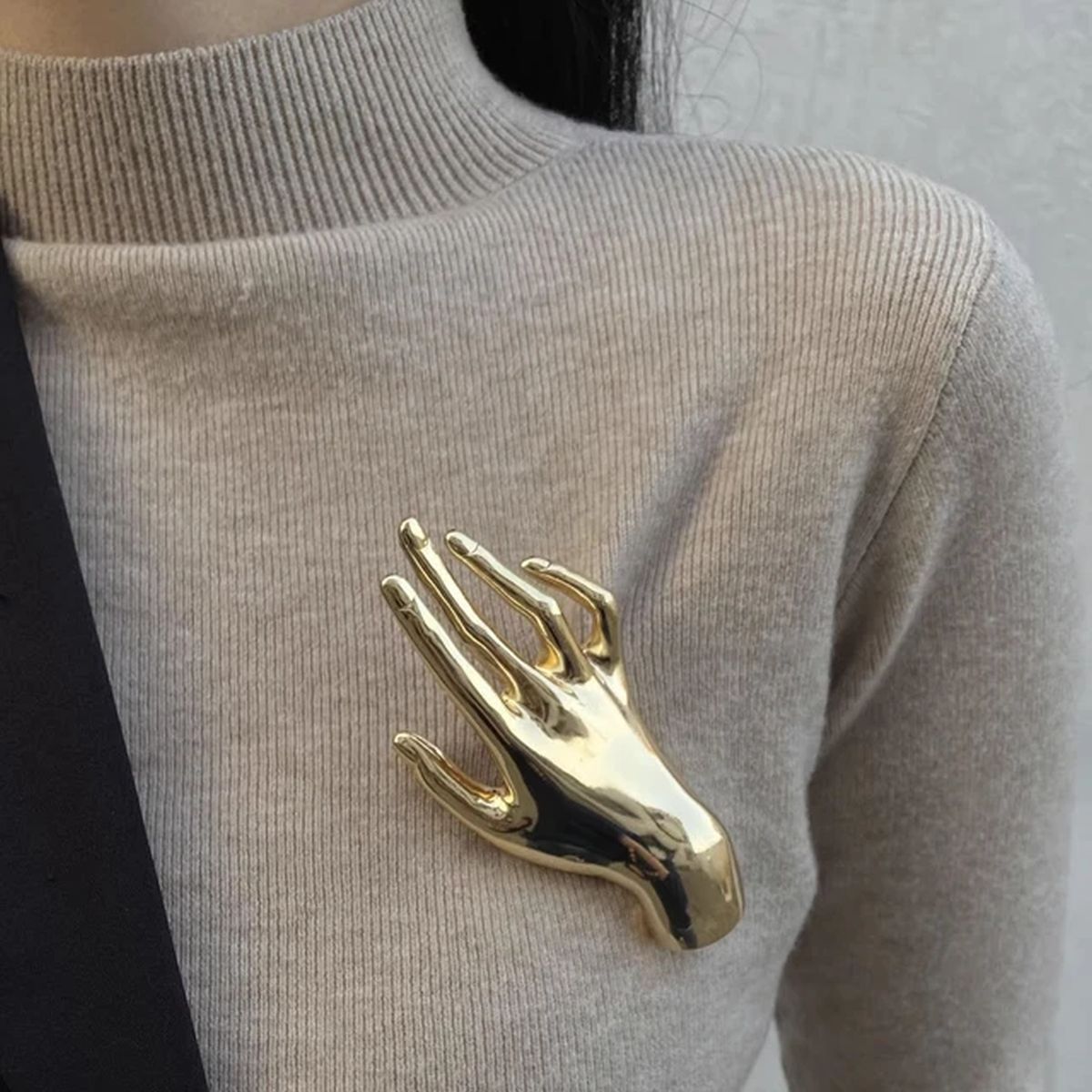 Glossy Hand 18K Gold Anti Tarnish Brooch For Women Bulk