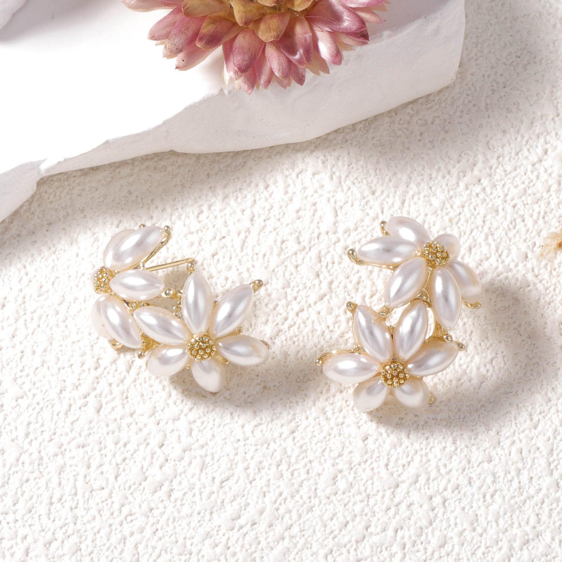 Dual Flower Pearl White 18K Gold Stud Earring For Women Bulk Secondary image