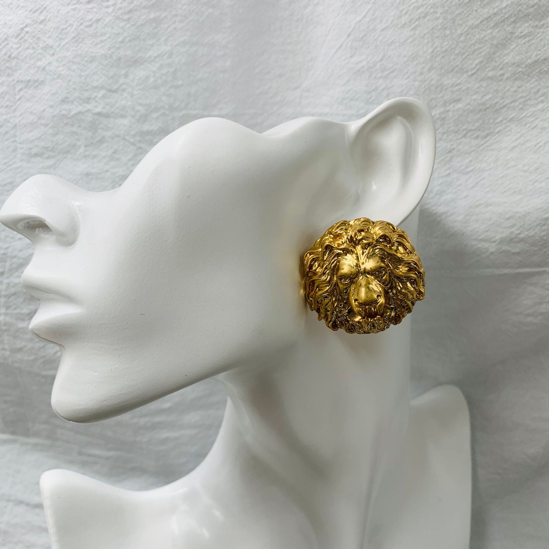 Lion Head 18K Gold Anti Tarnish Stud Earring For Women Bulk Secondary image