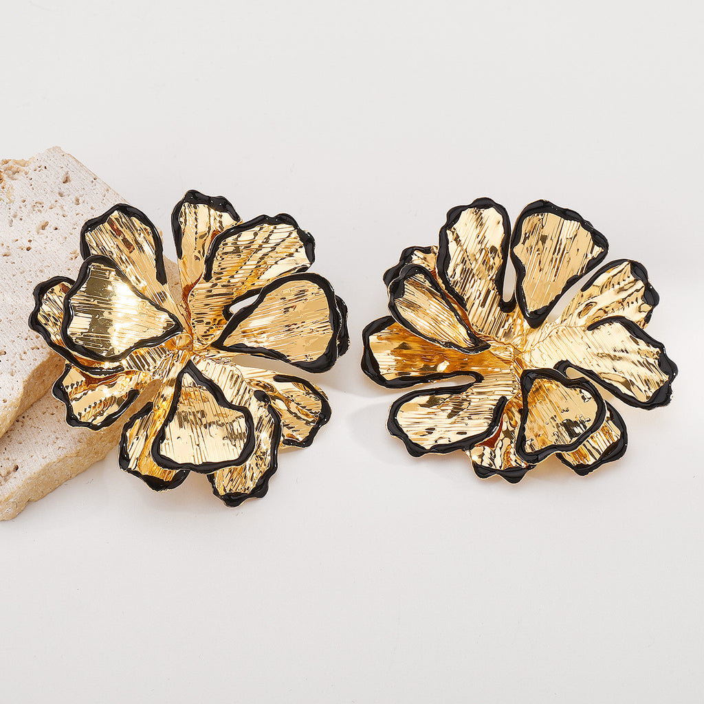 Beaten Finish Flower 18K Gold Black Stud Earring For Women Bulk