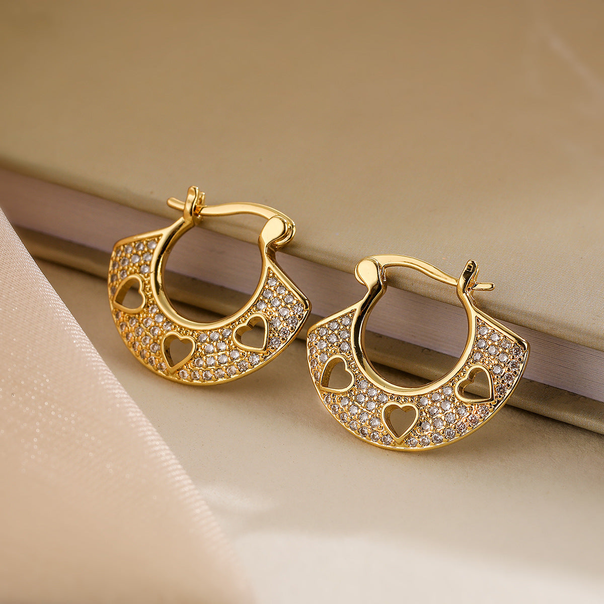 Filigree Heart Cubic Zirconia 18K Gold Anti Tarnish Hoop Earring Bulk Main image