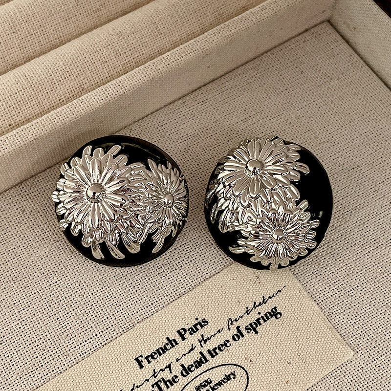 White Black Flower Gold Plated Anti Tarnish Copper Stud Earrings Bulk