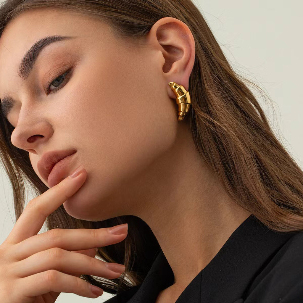 Conch Shell 18K Gold Stainless Steel Anti Tarnish Dangler Earring Bulk