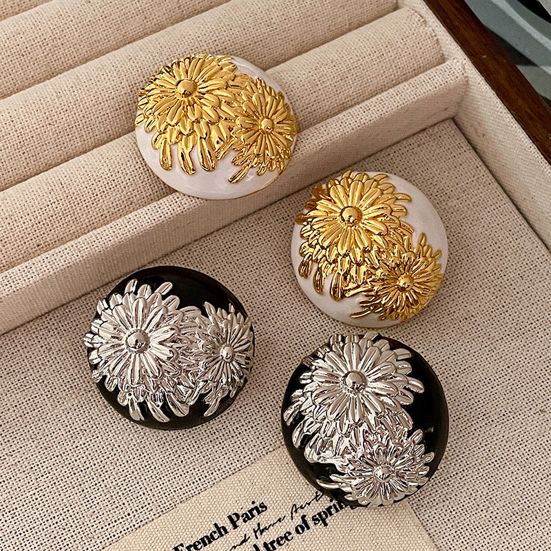 White Black Flower Gold Plated Anti Tarnish Copper Stud Earrings Bulk